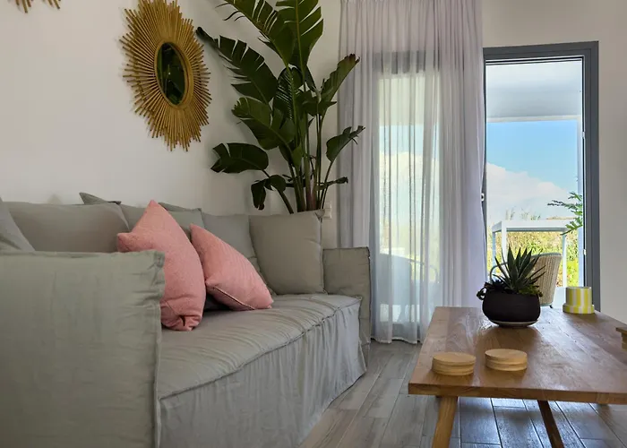 Apartment The Nine Graces- Chloe, Charming Naxos With Pool & Garden *