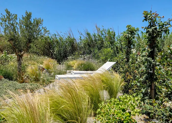 Apartment The Nine Graces- Chloe, Charming Naxos With Pool & Garden Kastrákion